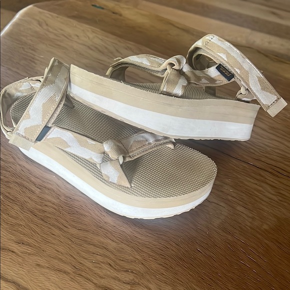 Teva Women’s Flatform Universal Sandal in Starfish - Picture 6 of 9